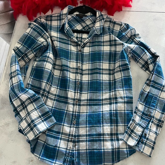 J Crew Women’s Size 8 shirt cotton.  Blue plaid - Picture 4 of 4